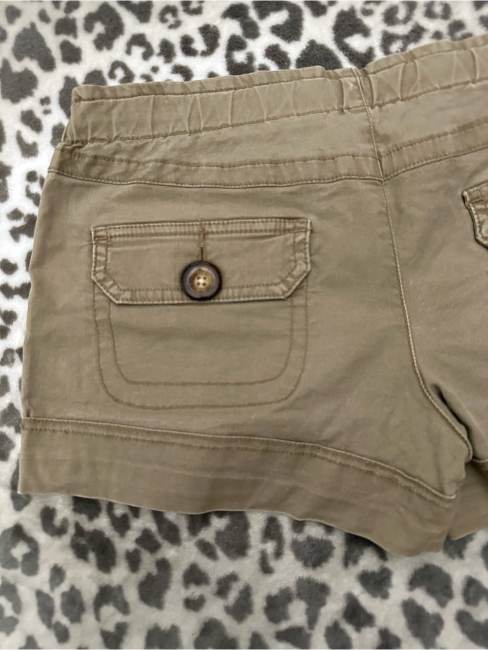 Y2K American Eagle Low Rise Utility Cargo Shorts in Green Size 2 Women’s - Picture 11 of 17